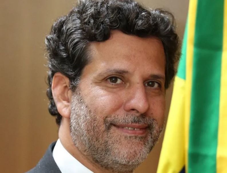 Oposição vai pedir ao TCU afastamento de secretário do MEC ligado à OEI oposicao-vai-pedir-ao-tcu-afastamento-de-secretario-do-mec-ligado-a-oei