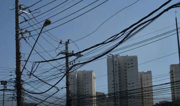 Roubo de fios causa prejuízo de R$ 26 milhões e 54 mortes em 2024 roubo-de-fios-causa-prejuizo-de-r$-26-milhoes-e-54-mortes-em-2024