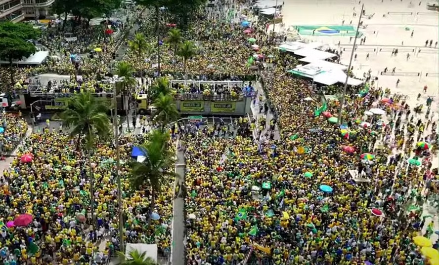VÍDEO: Veja o momento da chegada de Bolsonaro ao ato por anistia no Rio de Janeiro video:-veja-o-momento-da-chegada-de-bolsonaro-ao-ato-por-anistia-no-rio-de-janeiro