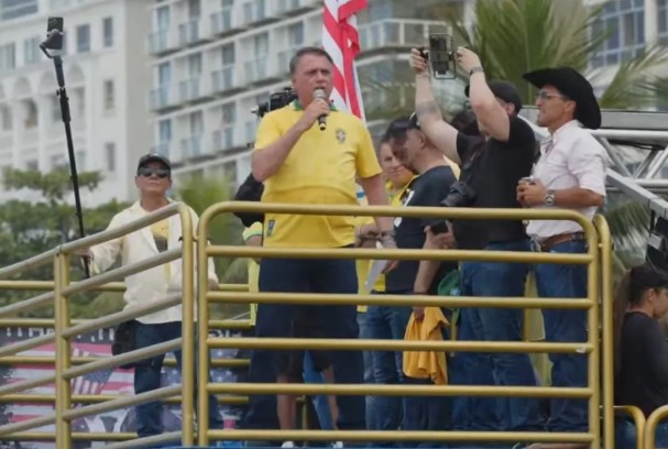 Bolsonaro: ‘Jamais imaginei que teríamos refugiados brasileiros mundo afora’ bolsonaro:-‘jamais-imaginei-que-teriamos-refugiados-brasileiros-mundo-afora’