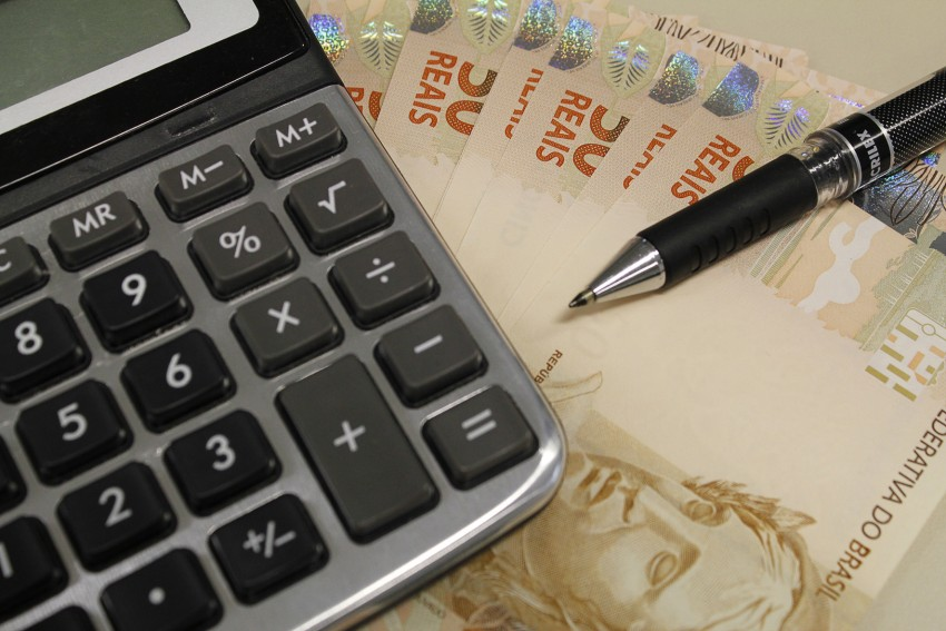 Relatório Focus prevê taxa Selic estável em 15% até o fim de 2025 relatorio-focus-preve-taxa-selic-estavel-em-15%-ate-o-fim-de-2025