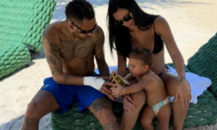 Neymar compartilha foto ao lado de Bruna Biancardi e Mavie em meio polêmicas de traição neymar-compartilha-foto-ao-lado-de-bruna-biancardi-e-mavie-em-meio-polemicas-de-traicao