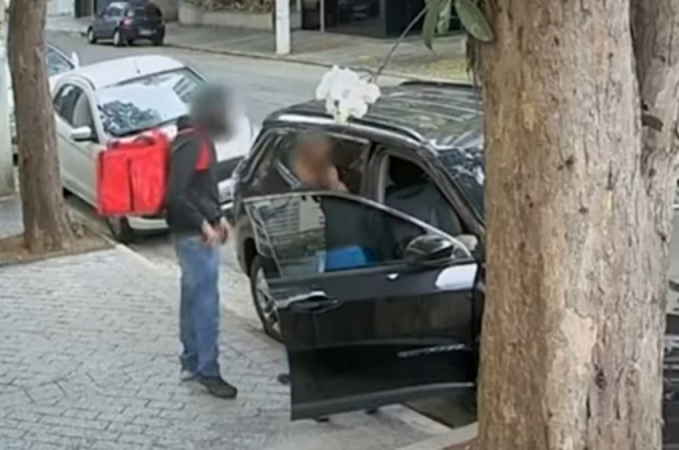 Criminosos se passam por motoboys em meio à explosão de assaltos no Itaim Bibi criminosos-se-passam-por-motoboys-em-meio-a-explosao-de-assaltos-no-itaim-bibi