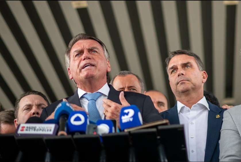 “Se não for o Jair, vai ser o Messias”, diz Bolsonaro sobre eleição em 2026 “se-nao-for-o-jair,-vai-ser-o-messias”,-diz-bolsonaro-sobre-eleicao-em-2026