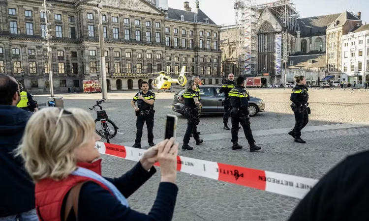 Ataque com faca deixa 4 feridos em Amsterdã; suspeito é preso ataque-com-faca-deixa-4-feridos-em-amsterda;-suspeito-e-preso