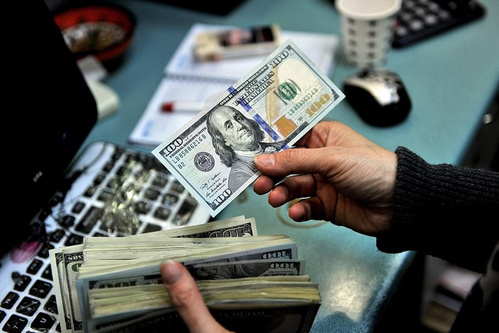 Dólar e Bolsa sobem, a poucos dias da vigência das tarifas de Trump dolar-e-bolsa-sobem,-a-poucos-dias-da-vigencia-das-tarifas-de-trump