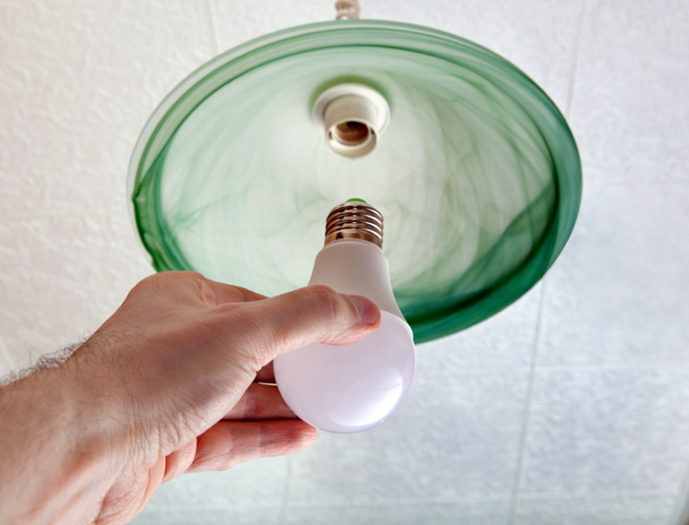 Consumidor não pagará cobrança extra sobre conta de luz em abril, afima Aneel consumidor-nao-pagara-cobranca-extra-sobre-conta-de-luz-em-abril,-afima-aneel