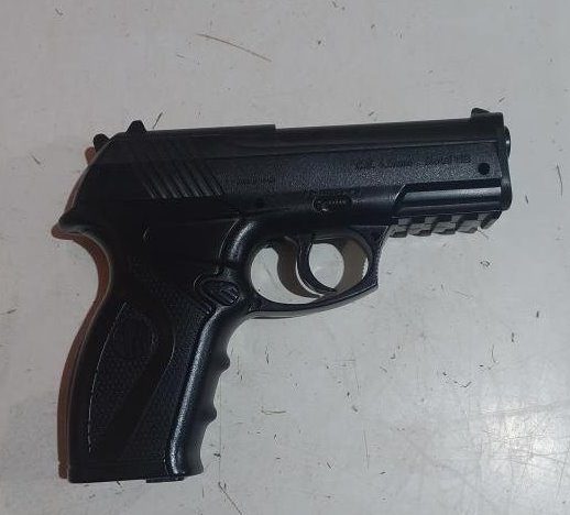 Alto Paraíso Homem armado é preso após ameaçar funcionários de lanchonete.