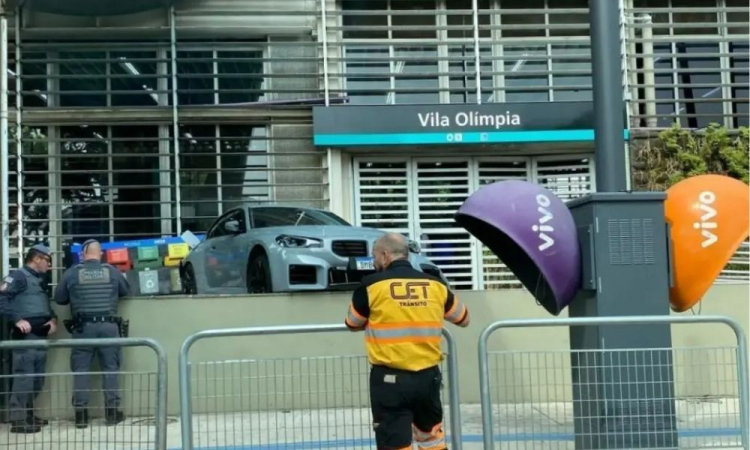 Motorista perde controle de BMW e invade estação de trem em São Paulo motorista-perde-controle-de-bmw-e-invade-estacao-de-trem-em-sao-paulo