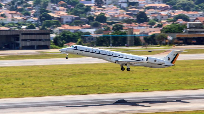Governo Lula empresta aviões da FAB a ministros do STF governo-lula-empresta-avioes-da-fab-a-ministros-do-stf