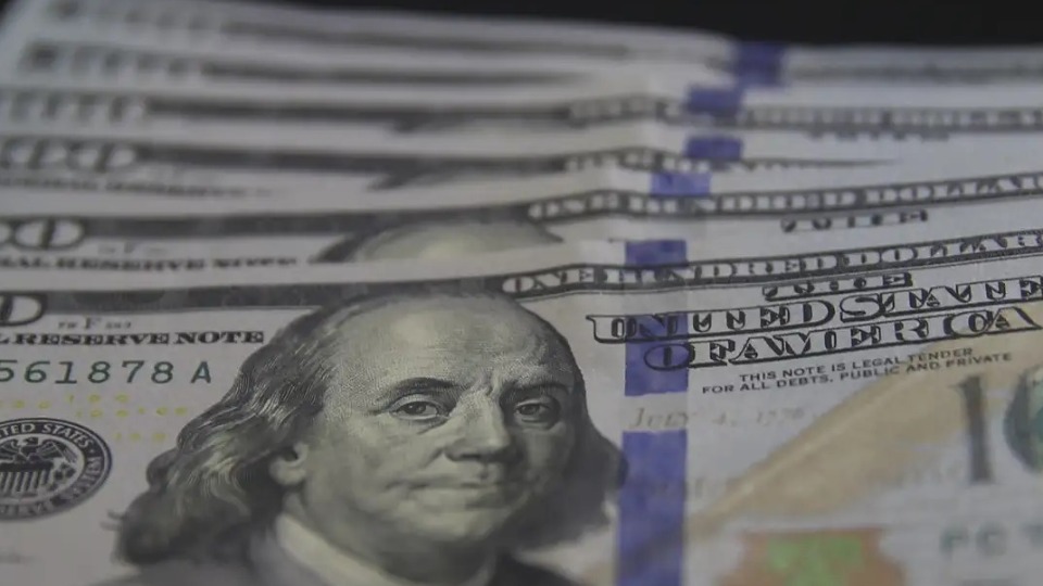 Dólar chega perto dos R$ 5,90 com tensões comerciais dolar-chega-perto-dos-r$-5,90-com-tensoes-comerciais