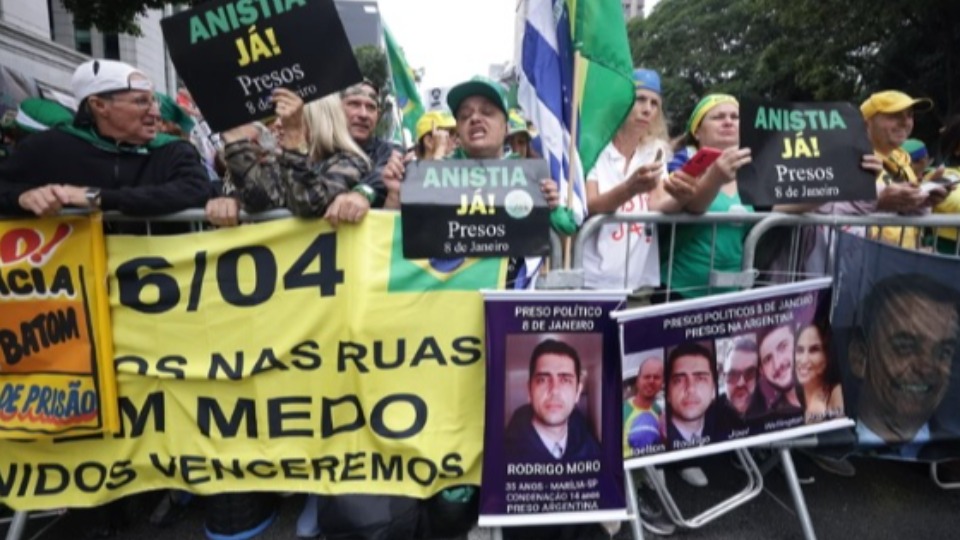 Anistia: deputado tira assinatura da urgência, mas recua após pressão anistia:-deputado-tira-assinatura-da-urgencia,-mas-recua-apos-pressao