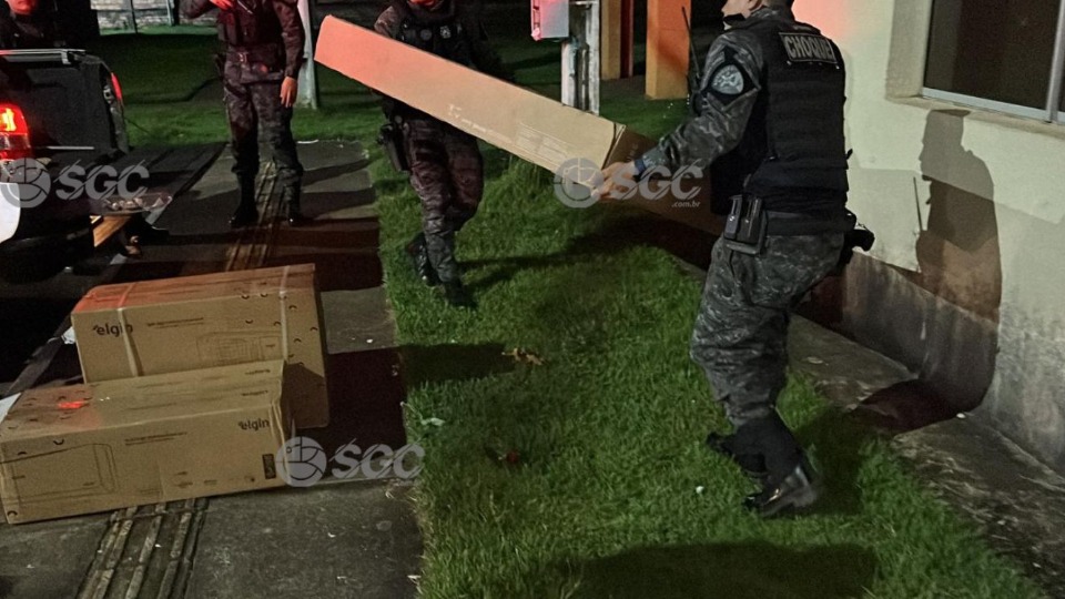 Caminhão da Gazin é arrombado durante entrega e bandidos levam TV e central de ar caminhao-da-gazin-e-arrombado-durante-entrega-e-bandidos-levam-tv-e-central-de-ar