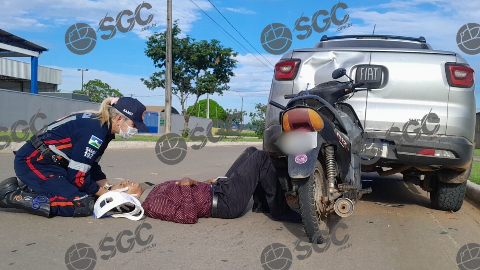 Motociclista perde o controle e colide na traseira de caminhonete motociclista-perde-o-controle-e-colide-na-traseira-de-caminhonete