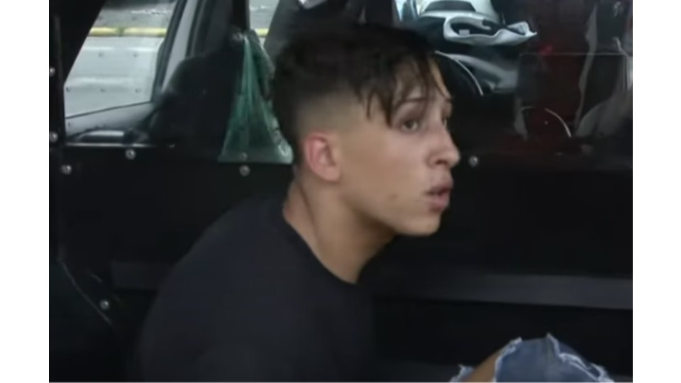 Assaltante rouba 11 celulares em 1h e é preso escondido em baile funk assaltante-rouba-11-celulares-em-1h-e-e-preso-escondido-em-baile-funk