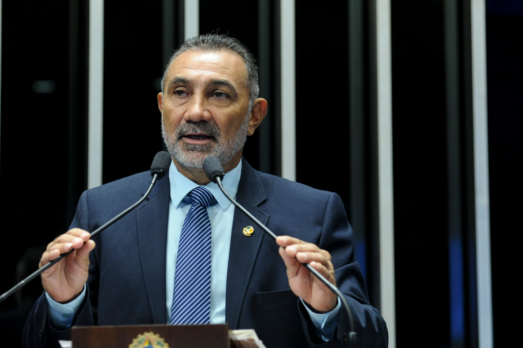 Acusado de importunação sexual contra filha, ex-senador vai para prisão domiciliar acusado-de-importunacao-sexual-contra-filha,-ex-senador-vai-para-prisao-domiciliar
