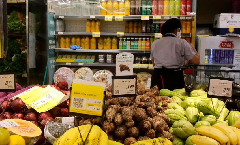 Intenção de Consumo das Famílias recua em abril e acende alerta para confiança econômica intencao-de-consumo-das-familias-recua-em-abril-e-acende-alerta-para-confianca-economica