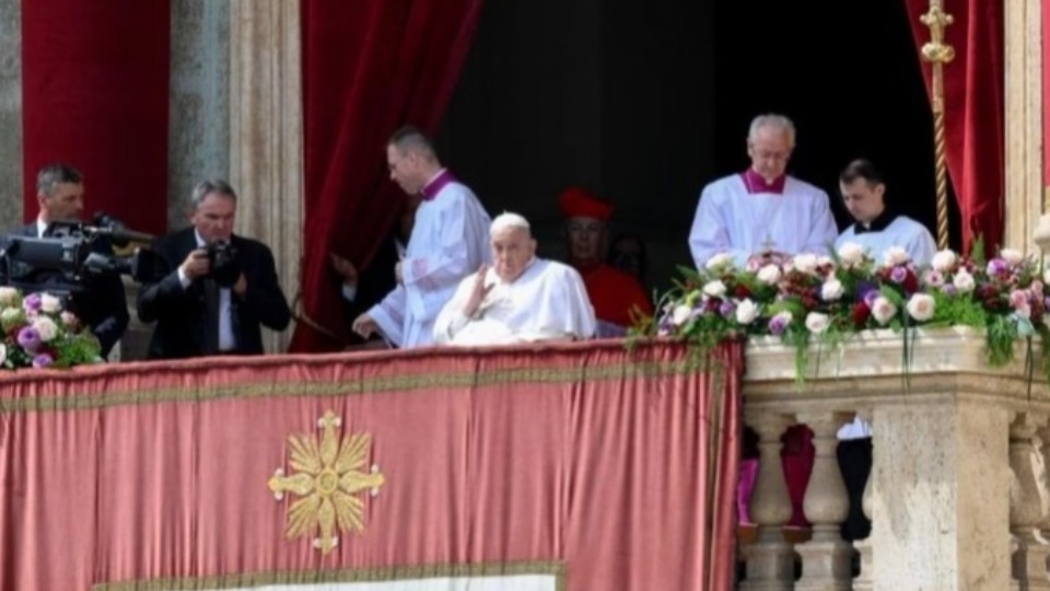 Papa Francisco aparece e surpreende fiéis neste Domingo de Páscoa papa-francisco-aparece-e-surpreende-fieis-neste-domingo-de-pascoa