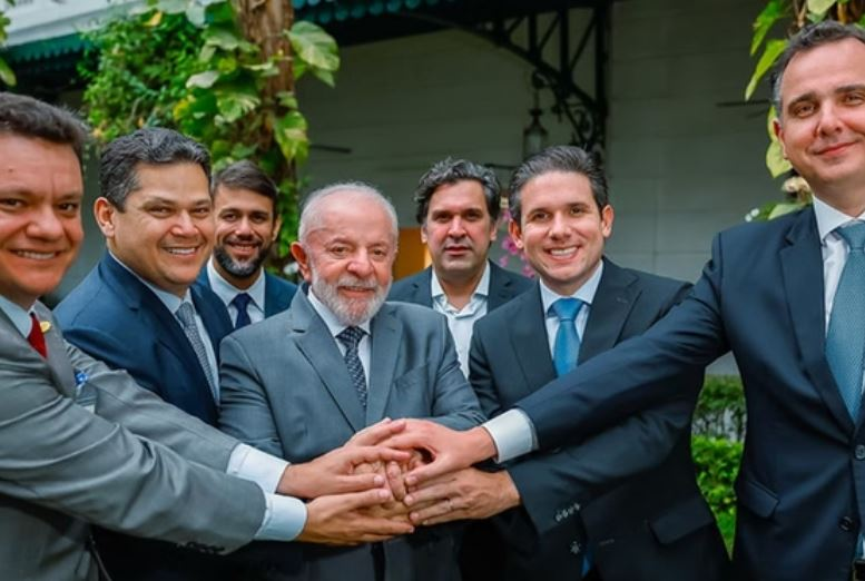 Planalto aposta em jantar de Lula com Motta para barrar anistia planalto-aposta-em-jantar-de-lula-com-motta-para-barrar-anistia