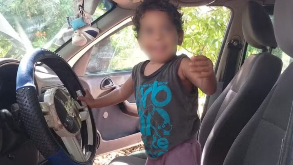 Mãe grita ao levar choque, filho de 1 ano se assusta, e morre ao abracá-la mae-grita-ao-levar-choque,-filho-de-1-ano-se-assusta,-e-morre-ao-abraca-la