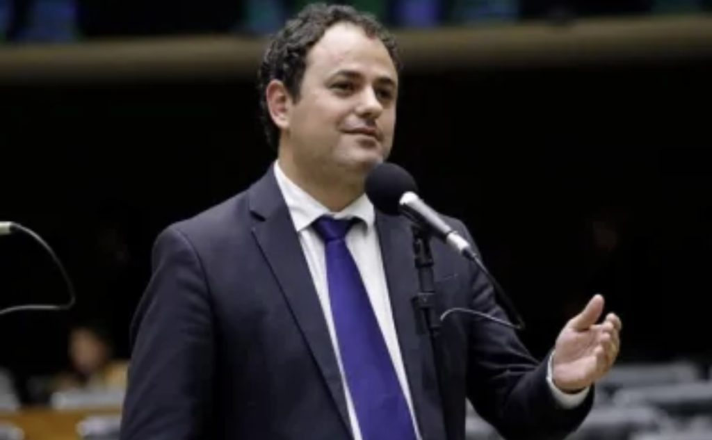 Deputado Glauber Braga apresenta recurso contra cassação de mandato à CCJ deputado-glauber-braga-apresenta-recurso-contra-cassacao-de-mandato-a-ccj