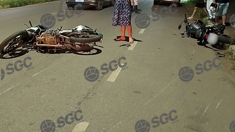 Grave acidente entre carro e motocicletas deixa três pessoas feridas grave-acidente-entre-carro-e-motocicletas-deixa-tres-pessoas-feridas