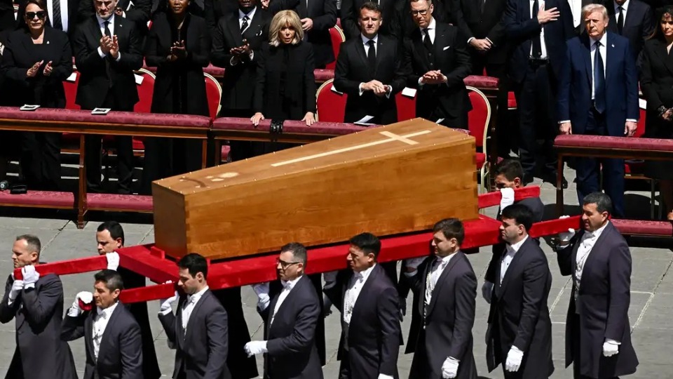 Corpo de papa Francisco é sepultado na Basílica de Santa Maria Maior corpo-de-papa-francisco-e-sepultado-na-basilica-de-santa-maria-maior