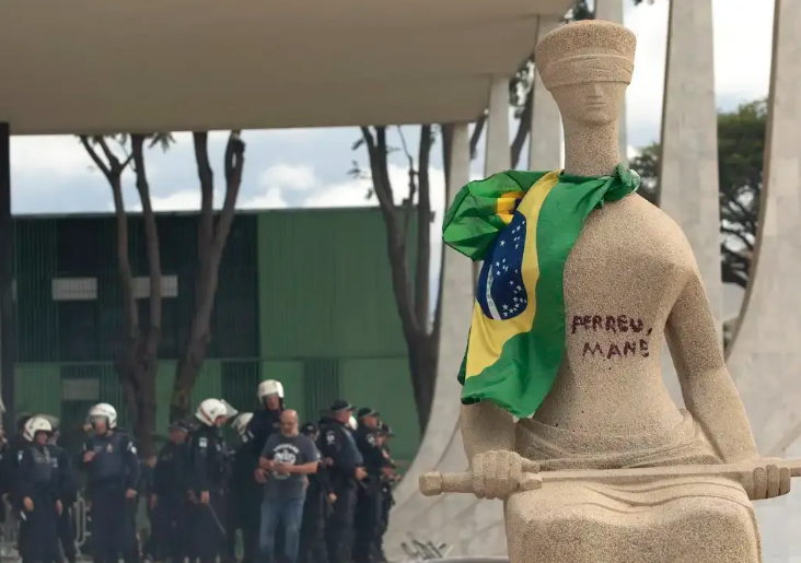 STF retoma nesta sexta (25) julgamento de mulher que escreveu em estátua stf-retoma-nesta-sexta-(25)-julgamento-de-mulher-que-escreveu-em-estatua