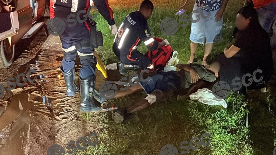 Vídeo: Casal com criança em motocicleta sofre acidente na zona Leste de Porto Velho video:-casal-com-crianca-em-motocicleta-sofre-acidente-na-zona-leste-de-porto-velho