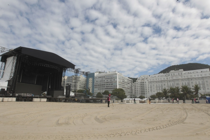 Lady Gaga deve chegar ao Brasil hoje para show em Copacabana com noivo bilionário lady-gaga-deve-chegar-ao-brasil-hoje-para-show-em-copacabana-com-noivo-bilionario