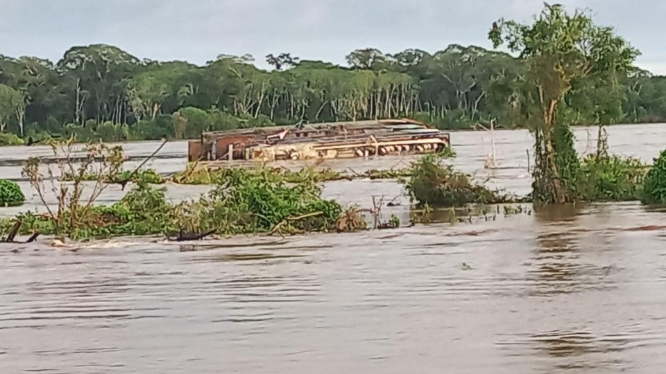 Barco Hospital Walter Bártolo afunda no rio Mamoré durante a madrugada barco-hospital-walter-bartolo-afunda-no-rio-mamore-durante-a-madrugada