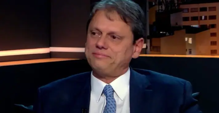 Conversa com Augusto Nunes: Tarcísio se emociona ao lembrar da infância conversa-com-augusto-nunes:-tarcisio-se-emociona-ao-lembrar-da-infancia