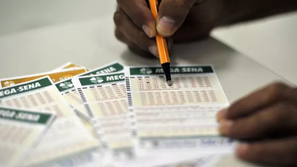 Ganhadora de Mega-Sena briga na Justiça para receber prêmio de R$ 202 milhões ganhadora-de-mega-sena-briga-na-justica-para-receber-premio-de-r$-202-milhoes