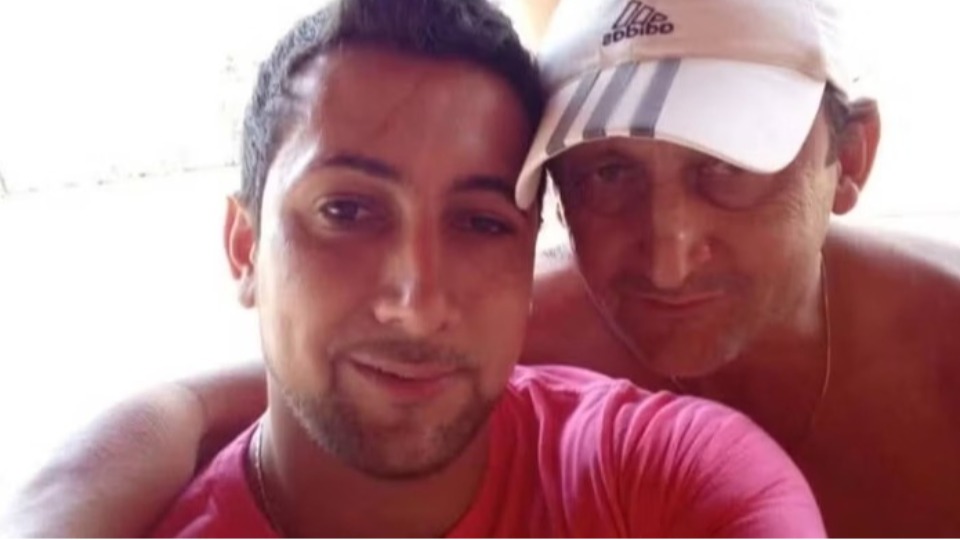 Pai infarta e morre ao saber da morte do filho em acidente pai-infarta-e-morre-ao-saber-da-morte-do-filho-em-acidente