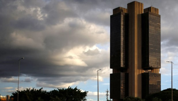 Banco Central eleva taxa de juros a 14,75%, maior patamar em quase 20 anos banco-central-eleva-taxa-de-juros-a-14,75%,-maior-patamar-em-quase-20-anos