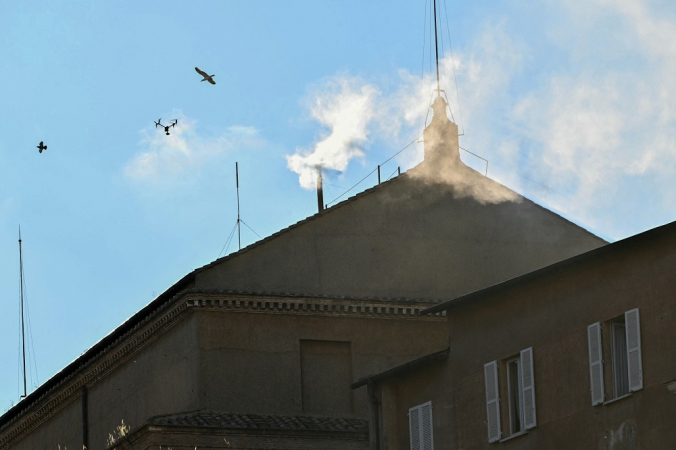 Fumaça branca na Capela Sistina anuncia novo papa fumaca-branca-na-capela-sistina-anuncia-novo-papa