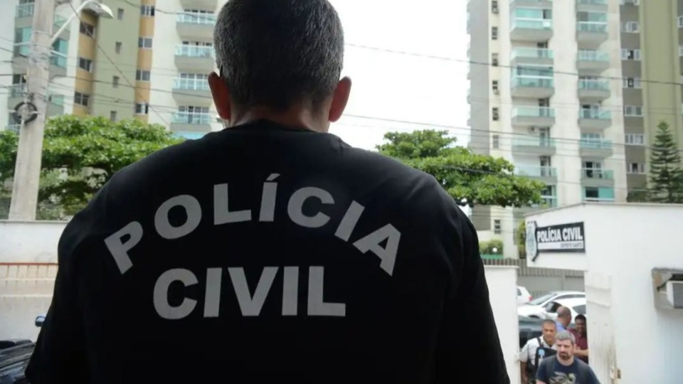 Menina de 4 anos é encontrada morta com pescoço preso no portão de casa menina-de-4-anos-e-encontrada-morta-com-pescoco-preso-no-portao-de-casa