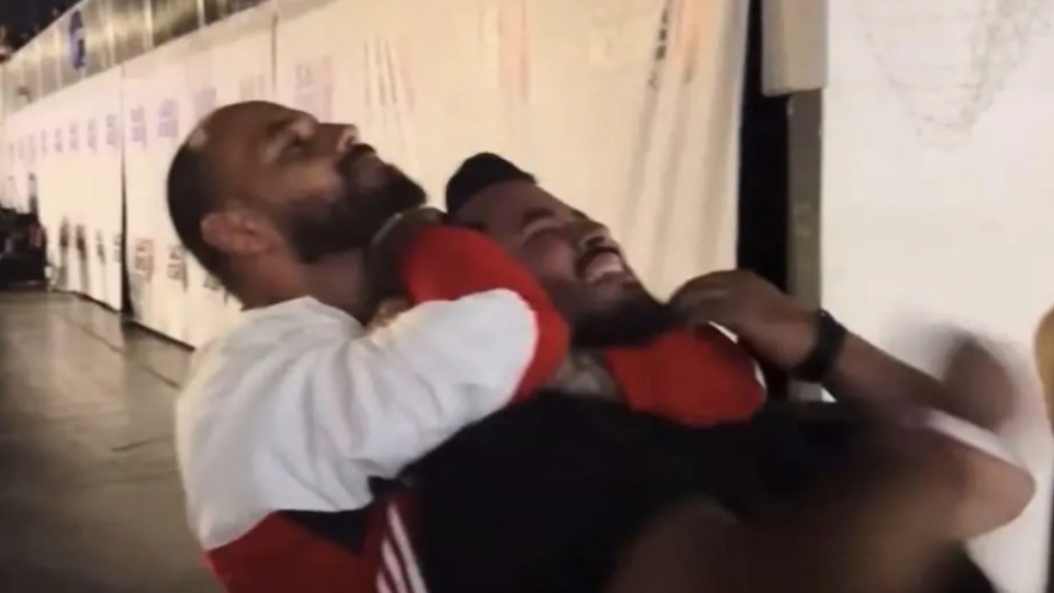 VÍDEO: lutador de MMA Jean Silva video:-lutador-de-mma-jean-silva