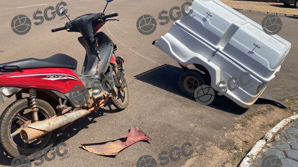 VÍDEO: Motociclista sofre escoriações após carro avançar preferencial video:-motociclista-sofre-escoriacoes-apos-carro-avancar-preferencial