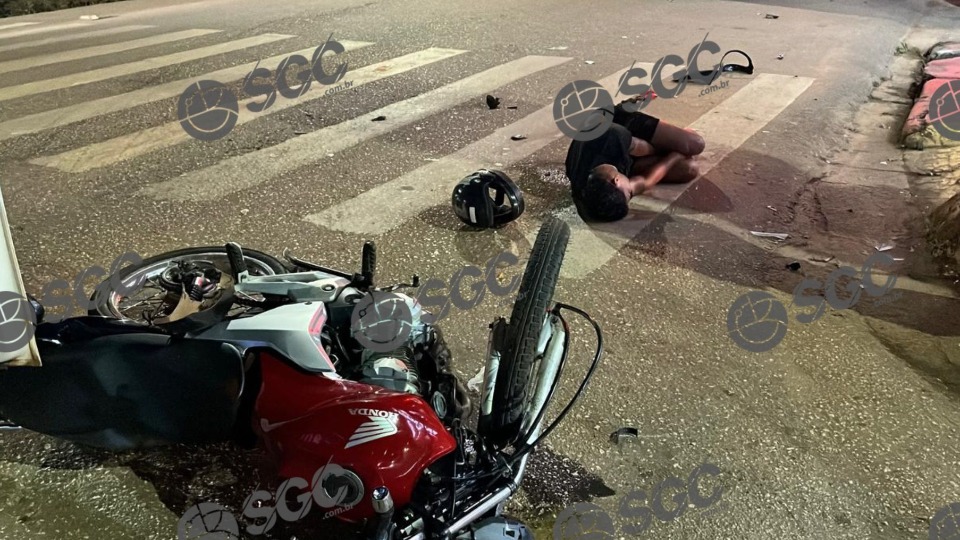 VÍDEO: Motociclista fica ferido após avançar semáforo e colidir contra caminhonete video:-motociclista-fica-ferido-apos-avancar-semaforo-e-colidir-contra-caminhonete