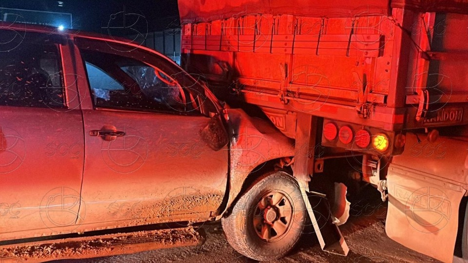 Motorista abandona veículo após colisão com carreta na BR-364 motorista-abandona-veiculo-apos-colisao-com-carreta-na-br-364