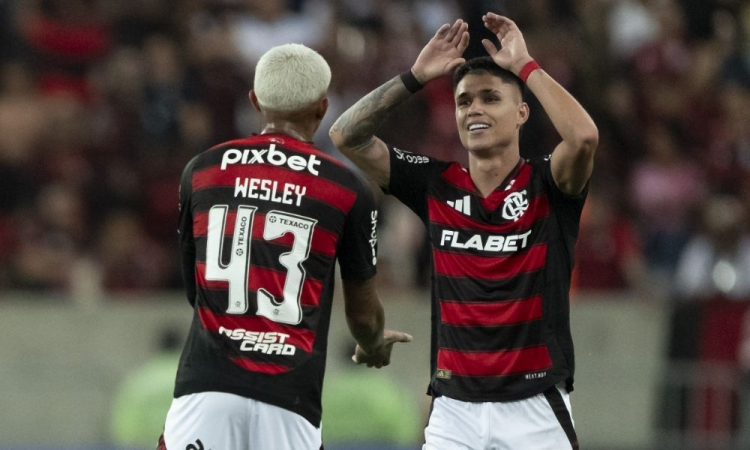 Flamengo vence a LDU por 2 a 0 e encaminha vaga nas oitavas da Libertadores flamengo-vence-a-ldu-por-2-a-0-e-encaminha-vaga-nas-oitavas-da-libertadores