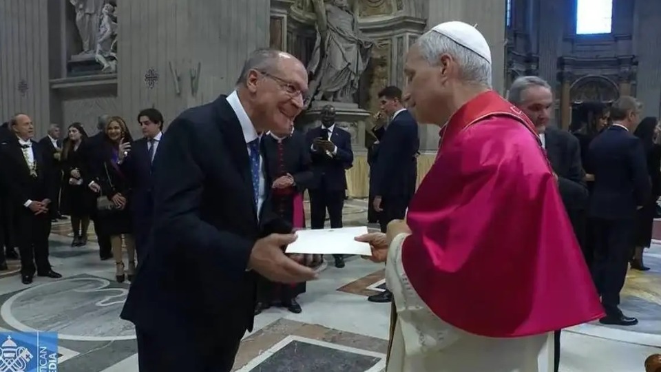 Alckmin entrega ao Papa convite para visitar o Brasil durante a COP30 alckmin-entrega-ao-papa-convite-para-visitar-o-brasil-durante-a-cop30