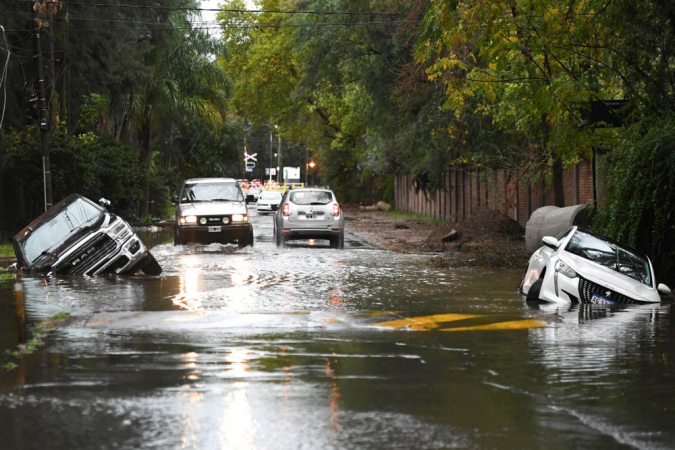 Governo Milei mobiliza forças armadas e de segurança após inundações na Argentina governo-milei-mobiliza-forcas-armadas-e-de-seguranca-apos-inundacoes-na-argentina