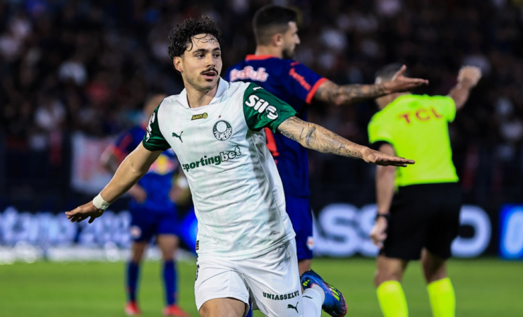 Palmeiras vira sobre Red Bull Bragantino e mantém liderança do Brasileirão palmeiras-vira-sobre-red-bull-bragantino-e-mantem-lideranca-do-brasileirao