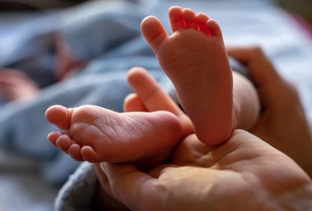 Bebê de 1 ano é deixado em boca de fumo por dívida de droga de R$ 150 bebe-de-1-ano-e-deixado-em-boca-de-fumo-por-divida-de-droga-de-r$-150