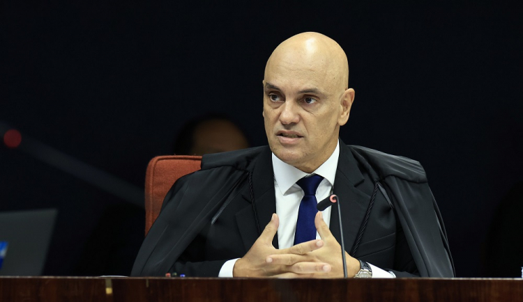 Alexandre de Moraes recebe apoio de Gleisi e bancada do PT após ameaça de sanção dos EUA alexandre-de-moraes-recebe-apoio-de-gleisi-e-bancada-do-pt-apos-ameaca-de-sancao-dos-eua