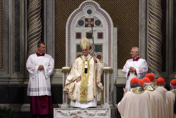 Leão XIV toma posse da cátedra de bispo de Roma na basílica de São João de Latrão leao-xiv-toma-posse-da-catedra-de-bispo-de-roma-na-basilica-de-sao-joao-de-latrao