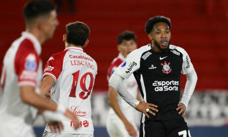 Corinthians perde para o Huracán, dá azar e é eliminado na Sul-Americana corinthians-perde-para-o-huracan,-da-azar-e-e-eliminado-na-sul-americana