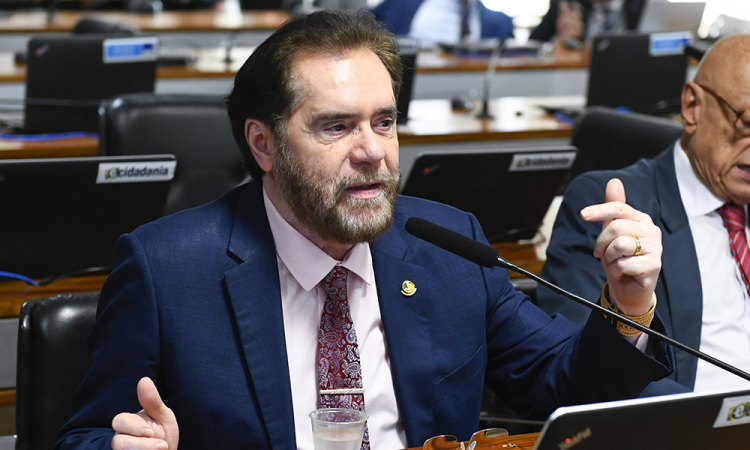Senador que bateu boca com Marina Silva já falou em enforcá-la senador-que-bateu-boca-com-marina-silva-ja-falou-em-enforca-la
